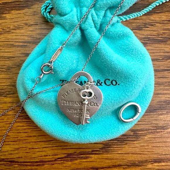🩵 TIFFANY & CO 🩵 RETURN TIFFANY HEART KEY PENDANT NECKLACE WITH CHAIN 16in - Picture 6 of 9